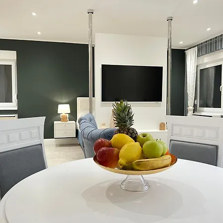 Fleur De Lys Daire Kikinda